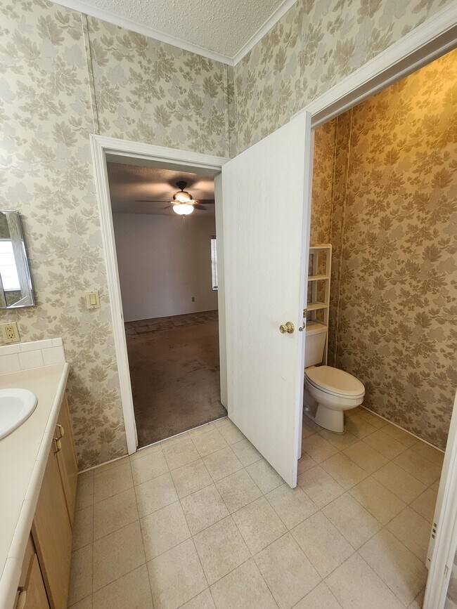 Building Photo - 5924 Vanco Dr