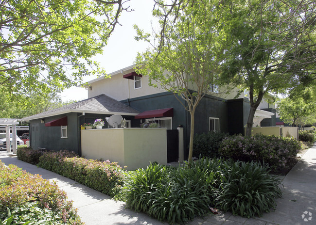 Building Photo - Fox Creek Apartments