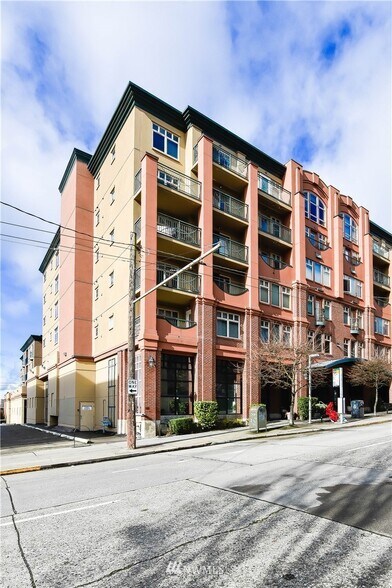 Building Photo - 123 Queen Anne Ave N