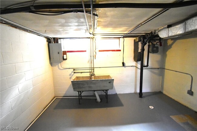 Building Photo - 2761 Forestview Ave