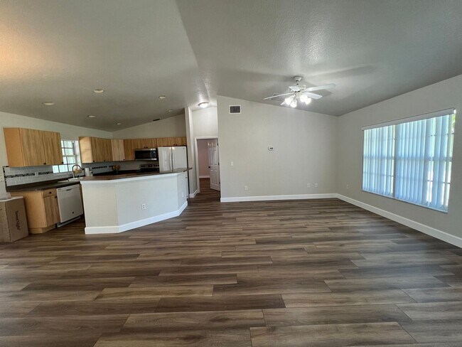 Building Photo - ($2,195) * ANNUAL ** Pool ** 3 Bed / 2 Bat...