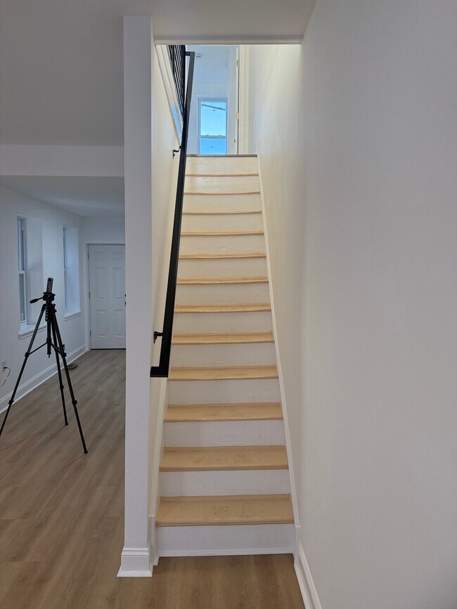 Building Photo - 2431 N Bancroft St