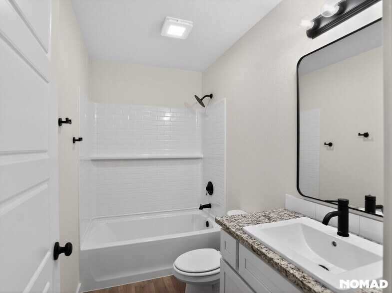 Building Photo - 2152 Langford Ave