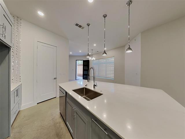 Building Photo - 2343 Vagas St