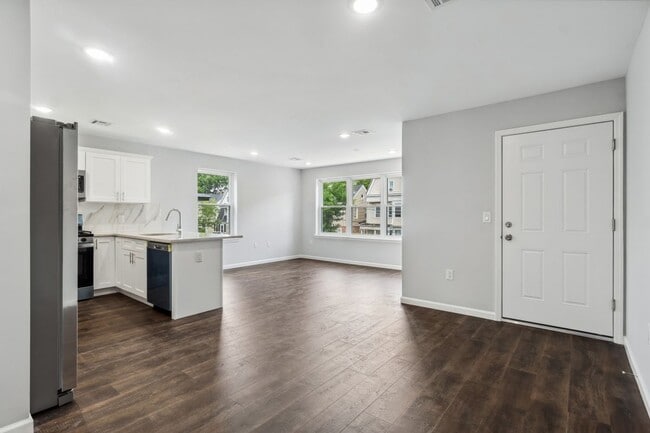 Building Photo - 889 S 17th St