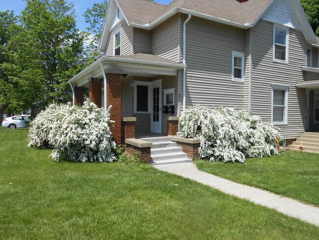 Primary Photo - 521 S Main St