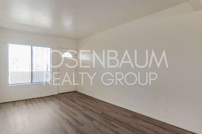 Building Photo - 455 W Kelso St