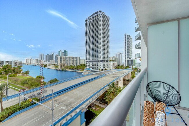 Building Photo - 2602 E Hallandale Beach Blvd