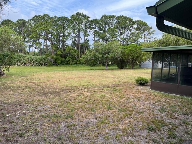 Building Photo - 1422 SE Arenson Ln
