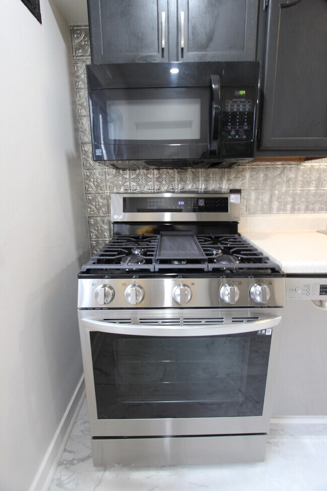 Building Photo - 4511 Main St