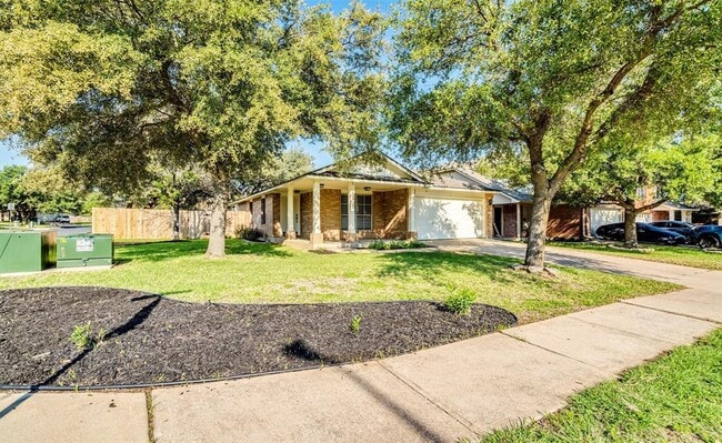 Building Photo - 2901 Rainy River Dr