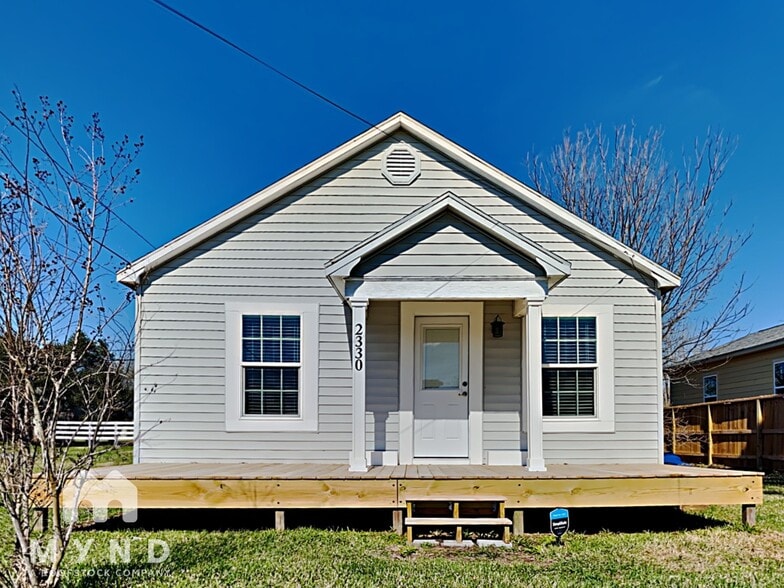 Primary Photo - 2330 34th Ave N