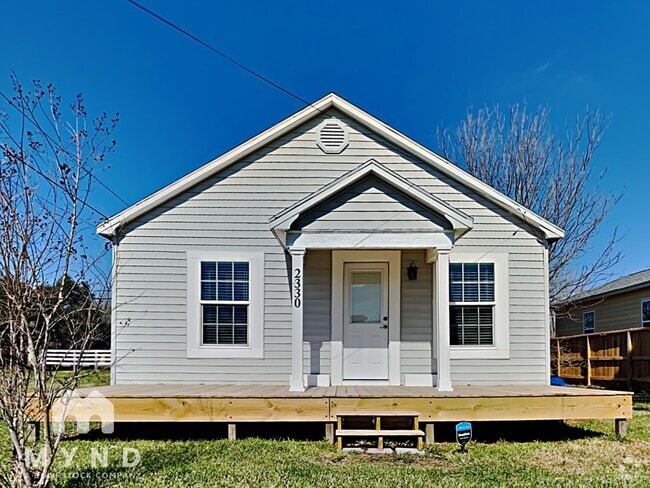 Building Photo - 2330 34th Ave N