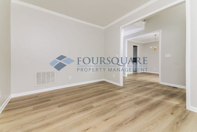 Building Photo - Spacious 4-Bed Home with Double-Height Cei...