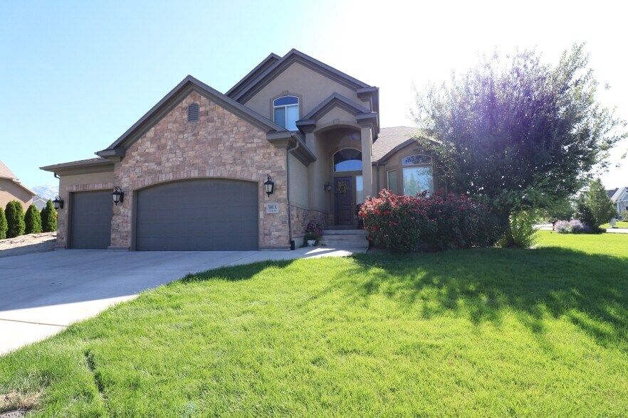 Building Photo - 3080 N CREST DR