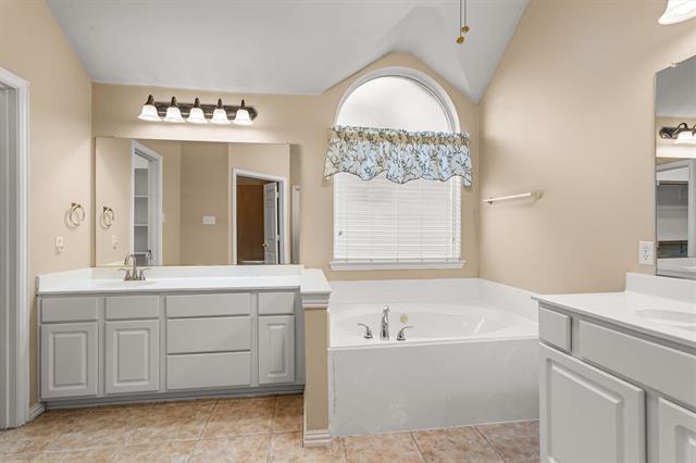 Building Photo - 5404 Fairfax Ct