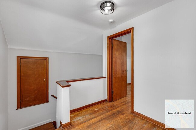 Building Photo - ~ 3 BEDROOM 1 BATH BUNGALOW SECURTIY DEPOSIT SPECIAL ~$500