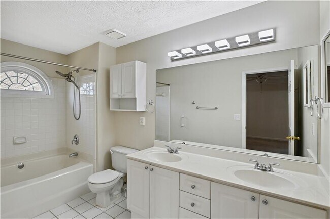 Building Photo - 2179 Mainsail Dr NE