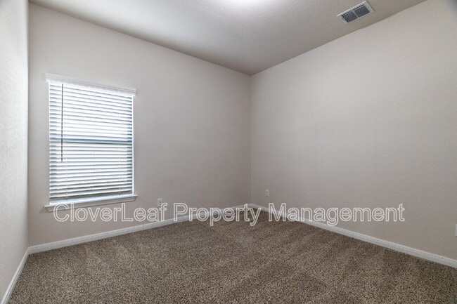 Building Photo - 405 Sika Way