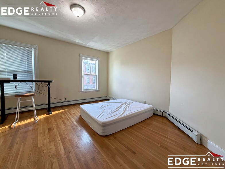 Building Photo - 471 Cambridge St