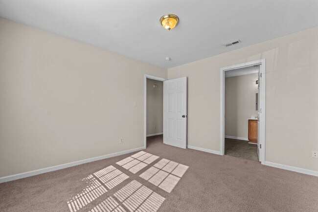 Building Photo - Charming 3-Bed 3.5-Bath Near Campbell University