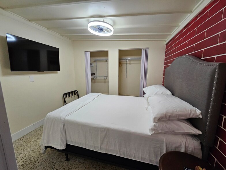 Building Photo - 1730 45th Ave