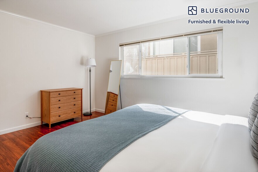 Building Photo - 837 Cowper St