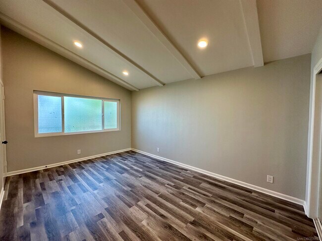 Building Photo - 6920 Country Club Dr