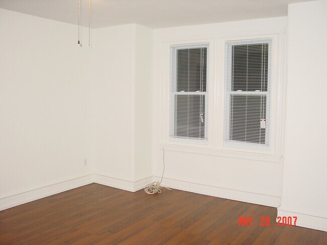 Building Photo - 4330 Pine St
