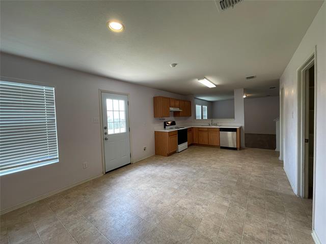 Building Photo - 2801 Mockingbird St