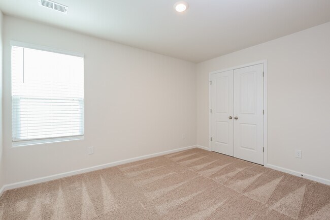 Building Photo - 2131 Southlea Dr
