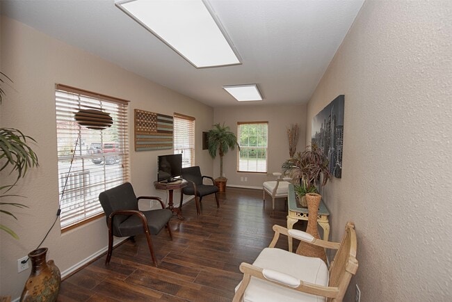 Building Photo - 715 Grand Ave