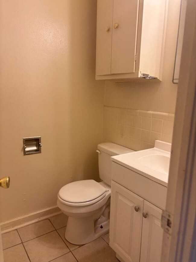 Building Photo - 1735 Woody Dr