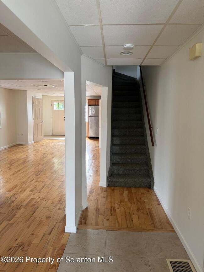 Building Photo - 442 Larch St