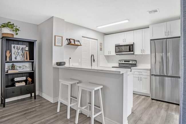 Building Photo - 8033 NW 71st Ct