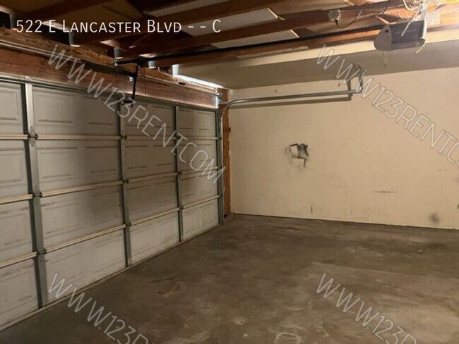 Building Photo - 522 E Lancaster Blvd