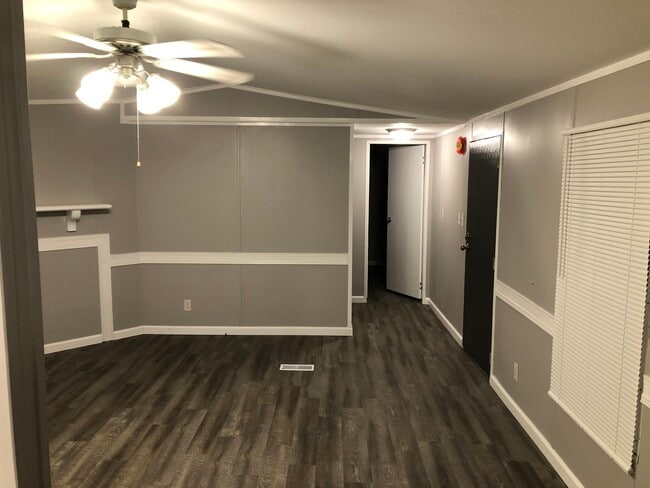 Building Photo - Kirbyville