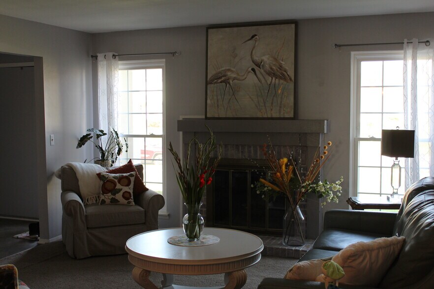 Building Photo - 42169 Gladwin St