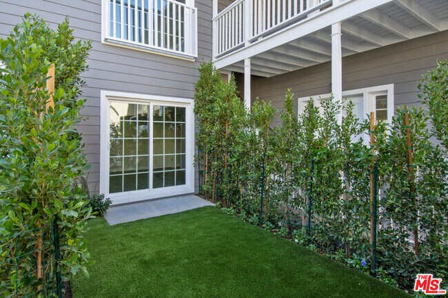 Building Photo - 111 S Harper Ave