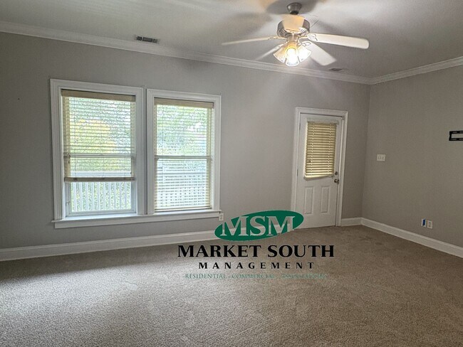 Building Photo - **APPLICATION PENDING!! Renovated Historic District!