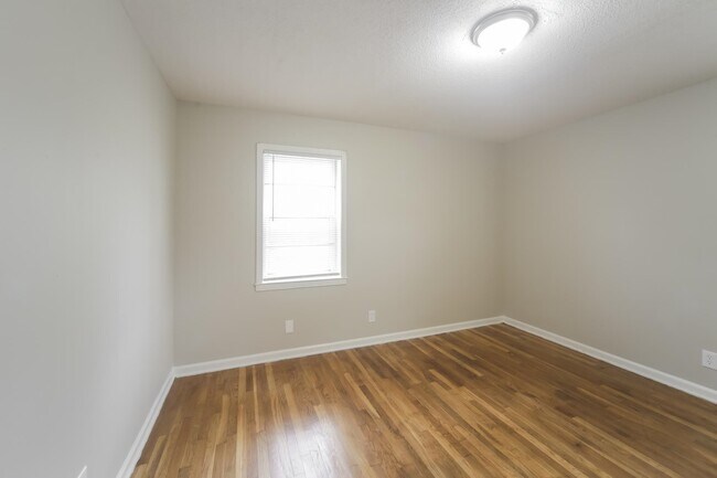 Building Photo - 4547 Almo Ave