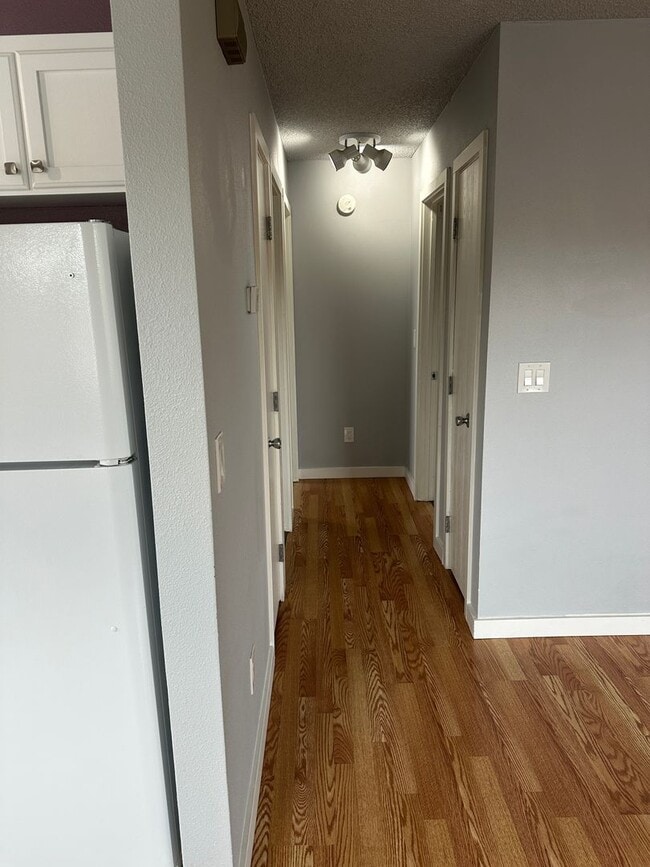 Building Photo - Heat Included! Heated Storage, 2 Bedroom/1...