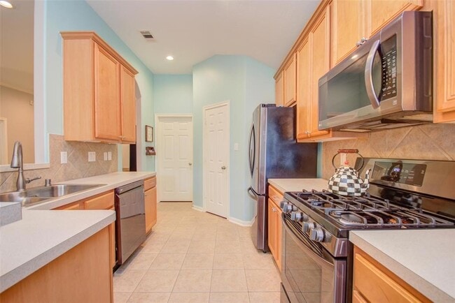 Building Photo - 15950 Cottage Ivy Cir