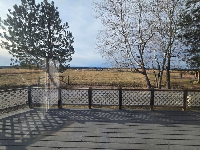 Building Photo - Beautiful Country Home, Powell Butte