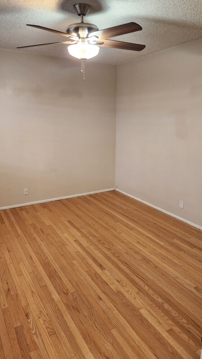 Building Photo - 2222 2nd St