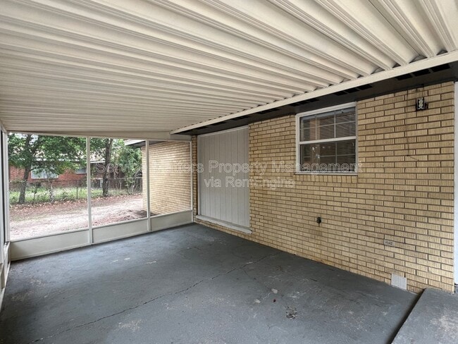 Building Photo - 1003 Space Cir