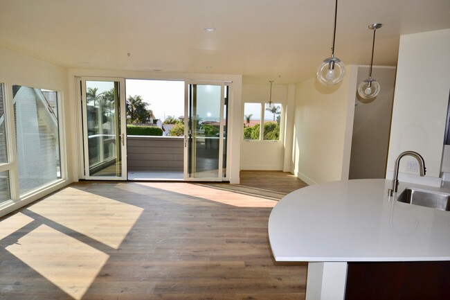 Building Photo - Modern 3BD/2.5BA in La Jolla! Private Doub...