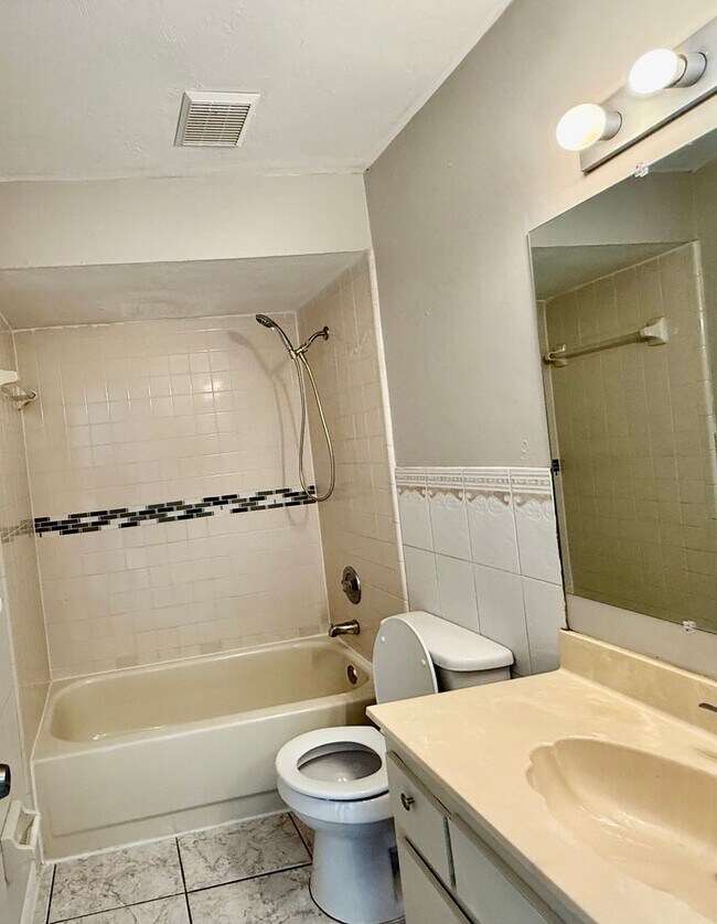 Building Photo - Single Family Home