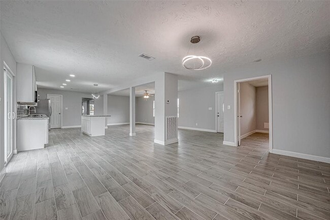 Building Photo - 300 Lane Dr
