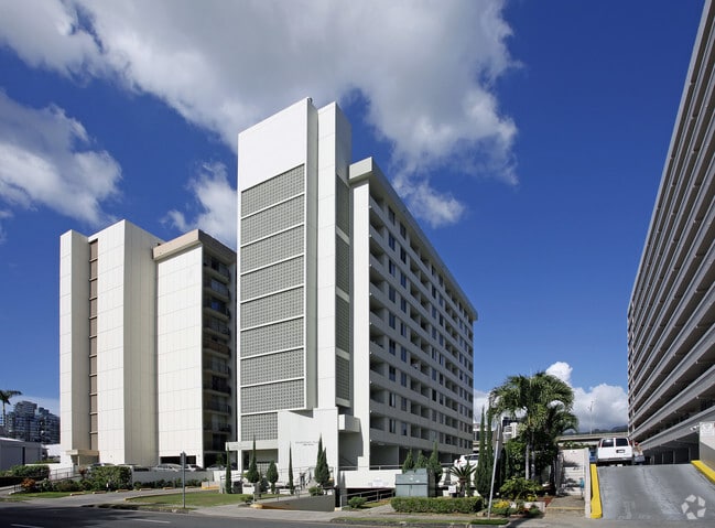 Building Photo - Kaahumanu Plaza